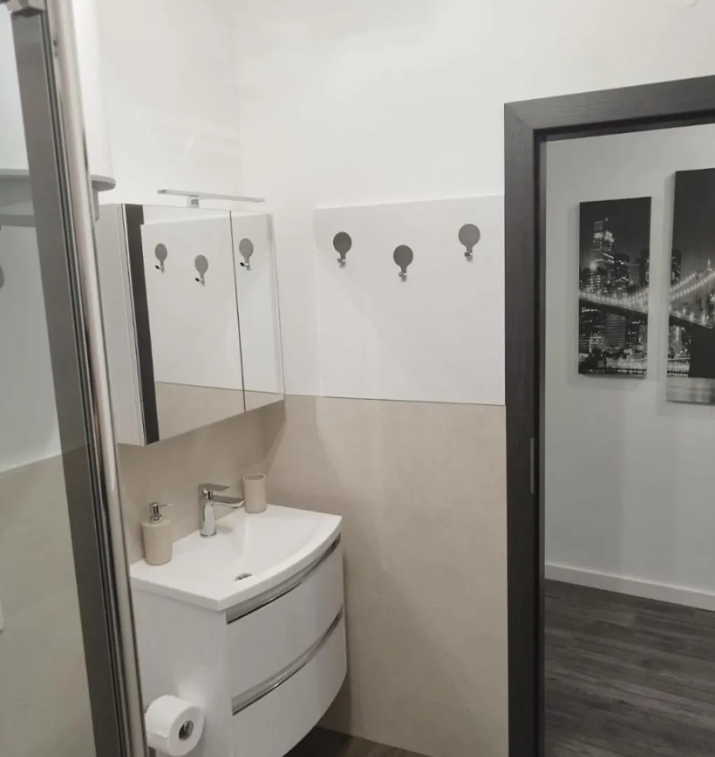 Apartments Fuzi - 50 M From Sea Bibinje 0*,
